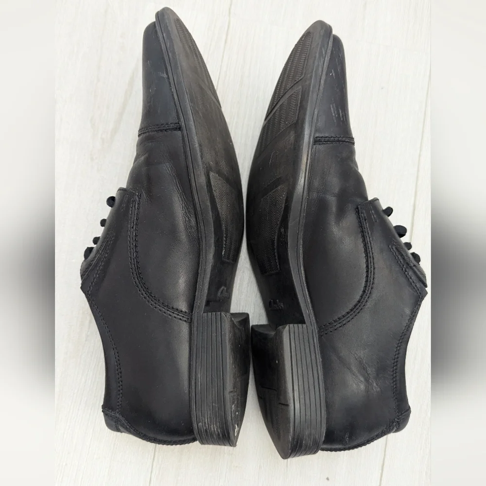 Clarks Man's Collection Cushion  Dress Shoe Size 8